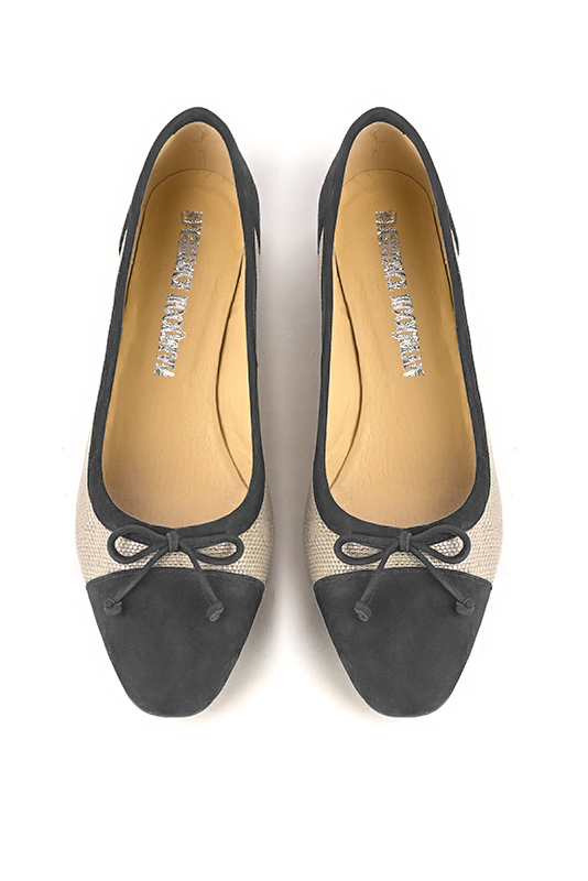 Dark grey and natural beige women's ballet pumps, with low heels. Square toe. Flat flare heels. Top view - Florence KOOIJMAN